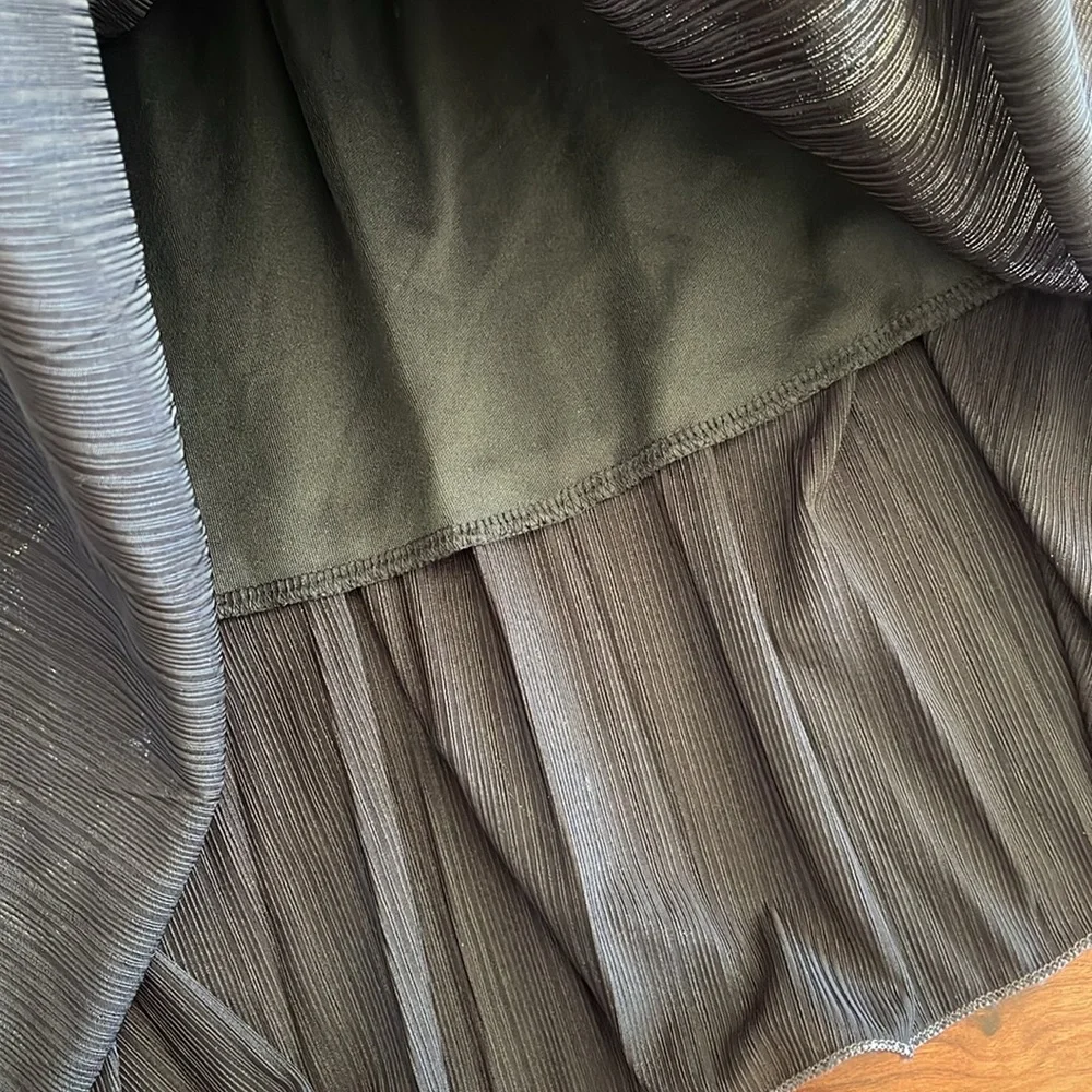 NWT Angie Silver Metallic Pleated Midi Skirt